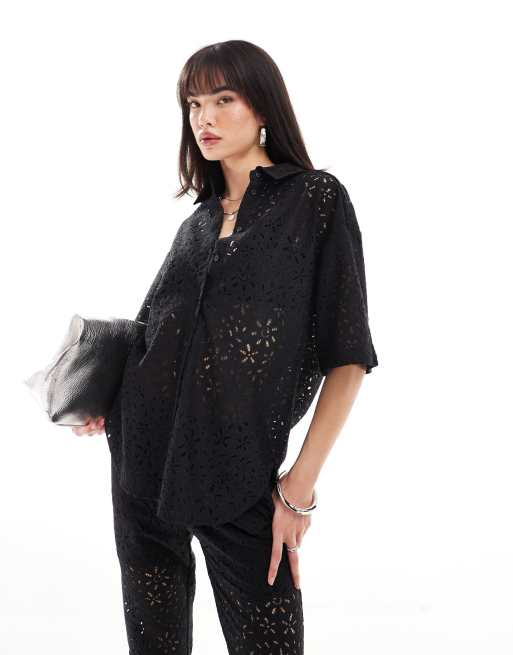 Selected Femme - Oversized skjorte i sort blondestof - Del af sæt