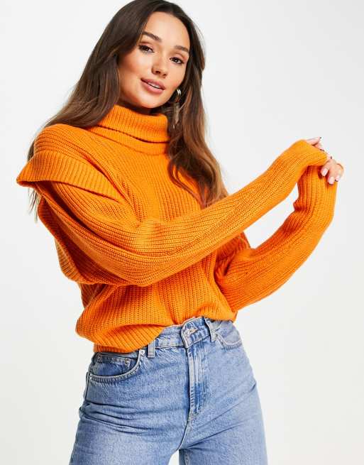 Selected Femme – Pomarańczowy sweter z szerokim golfem i detalami na ramionach