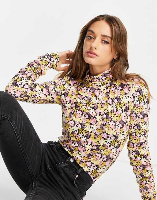 Selected Femme – Retroblommig topp med hög ringning 