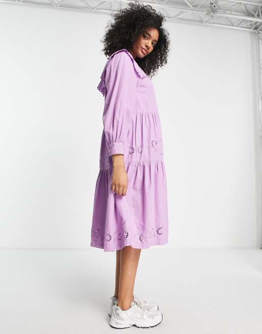 Selected Femme - Robe mi-longue avec détails en broderie anglaise et col oversize - Violet