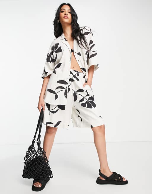 Selected Femme - Short long d’ensemble en lin mélangé à imprimé - Noir et blanc, 3 de 4