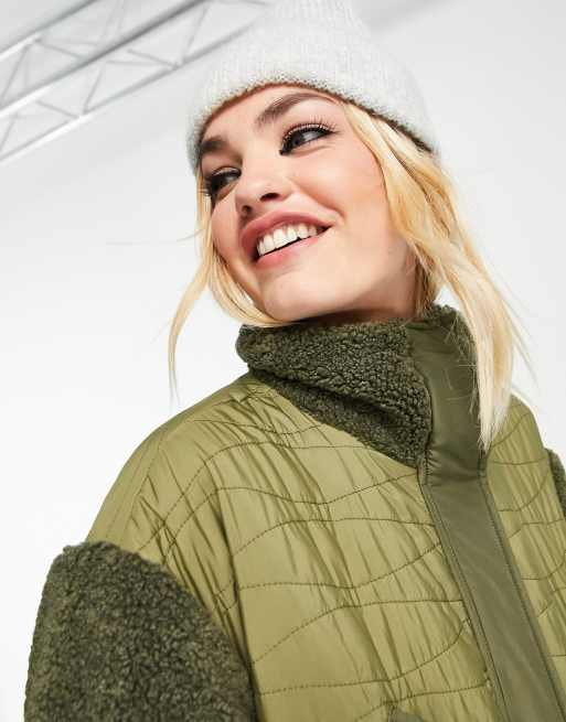 Selected Femme – Steppmantel mit Teddyfell und Stehkragen in Khakigrün, 3 von 4