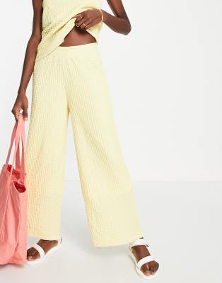 selected-femme-strukturierte-hose-in-pastellgelb-mit-weitem-bein