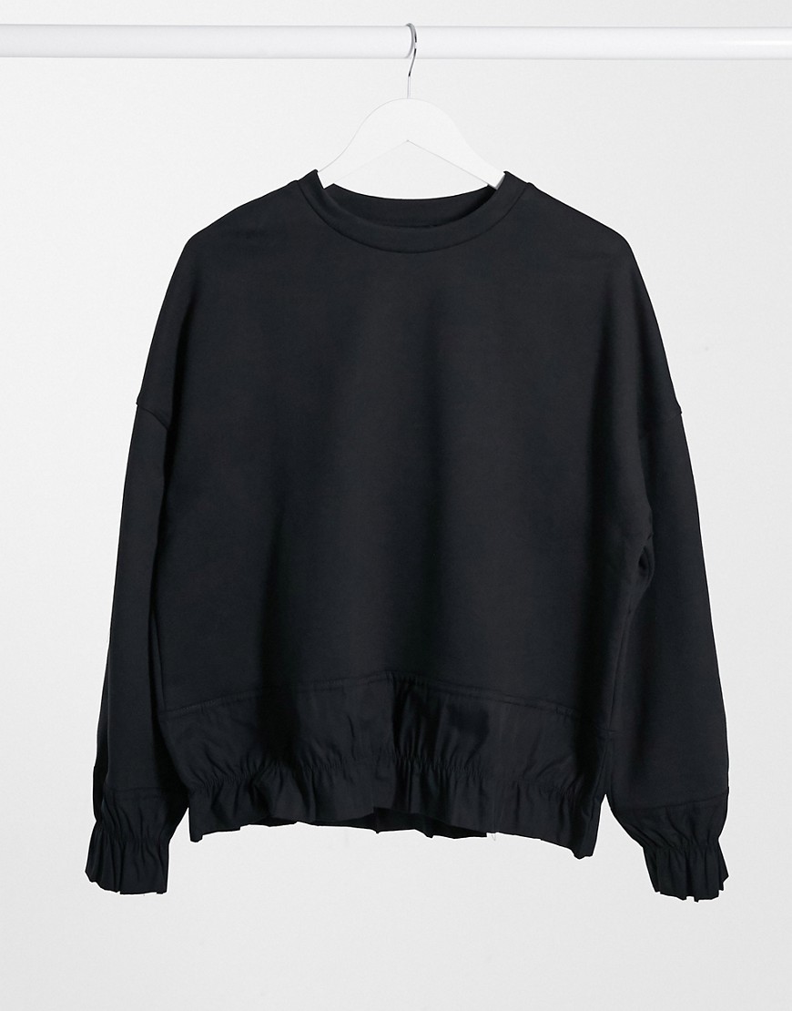 Selected Femme - Sweatshirt med flæse-detaljer i sort, del af sæt