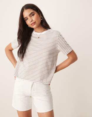 Selected Femme - T-Shirt in Weiß und Greige gestreift-Bunt