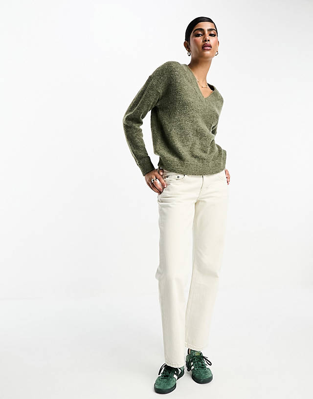 Selected - femme v neck knitted jumper in green