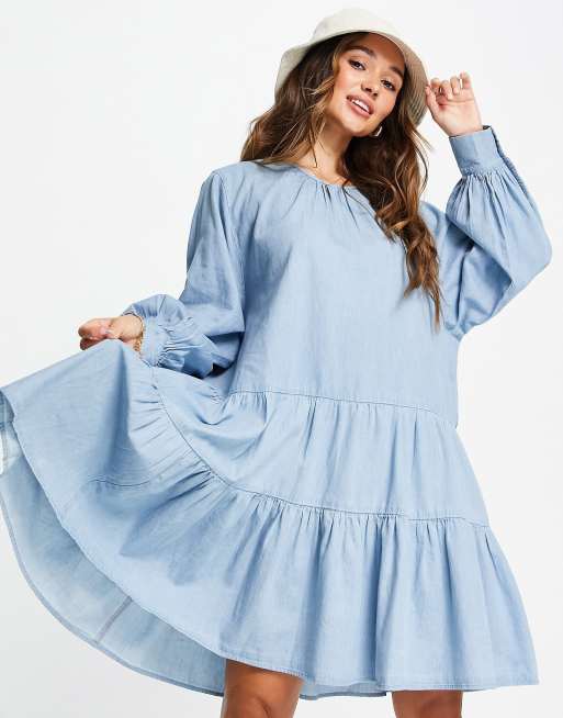 Selected – Gilli – Gestuftes Jeans-Hängerkleid in Blau