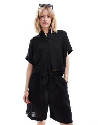 Selected Selected Gulia cropped linen blend shirt co-ord in black