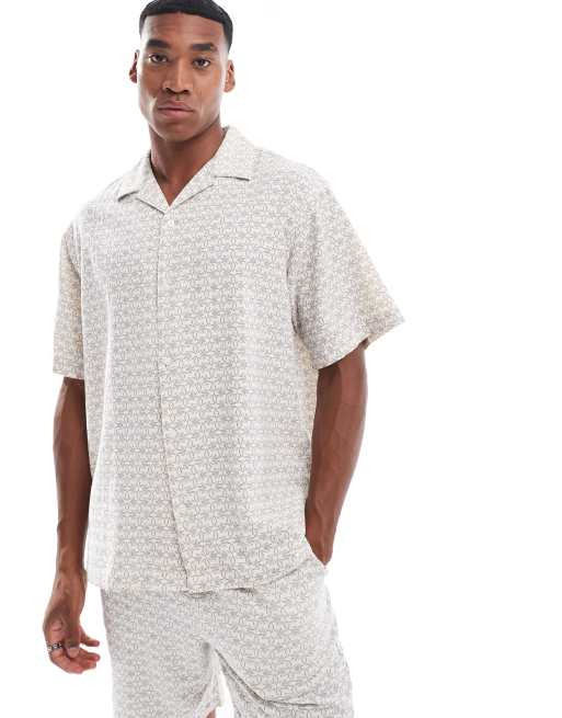 Selected Homme - Camicia crema e blu navy stropicciata con colletto a rever e stampa