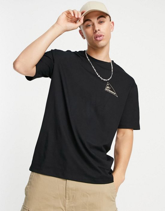 https://images.asos-media.com/products/selected-homme-cotton-blend-oversized-t-shirt-with-supernova-back-print-in-black-exclusive-to-asos-black/24285301-2?$n_550w$&wid=550&fit=constrain