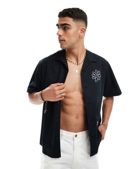 Selected Homme – Hemd in Schwarz mit Reverskragen und abstrakten Blumen-Prints in Cremeweiß