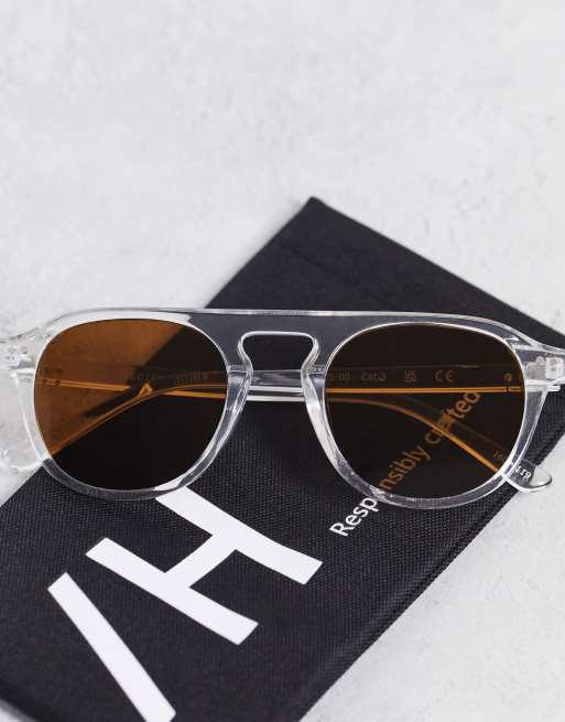 Homme Hippie En Lunettes De Soleil Rondes Avec Un Symbole De Paix Dans Style Annees 70 Fond Colore 106796 2564