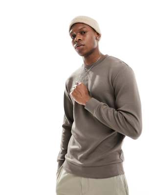 Selected Homme Selected Homme Manuel crew neck sweatshirt in brown-White