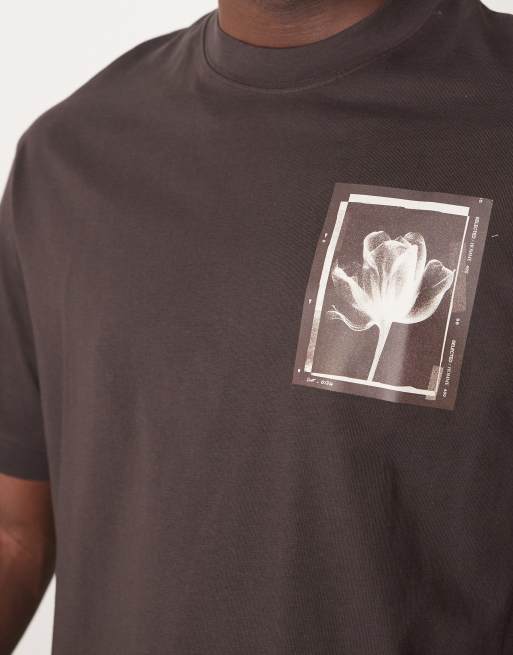 Selected Homme - Oversized og mørkebrun T-shirt med blomsterprint på brystet, 4 af 4