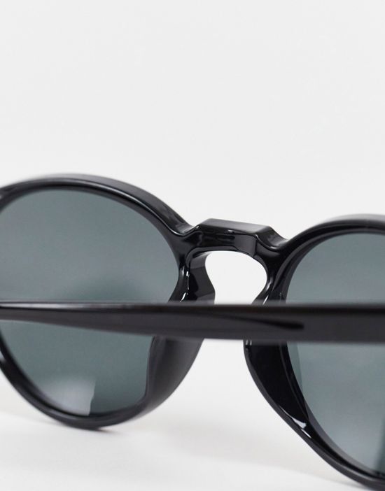 https://images.asos-media.com/products/selected-homme-round-sunglasses-in-black/202474499-3?$n_550w$&wid=550&fit=constrain