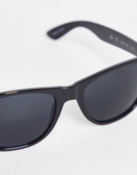 https://images.asos-media.com/products/selected-homme-square-sunglasses-in-black/202474493-3?$n_550w$&wid=550&fit=constrain
