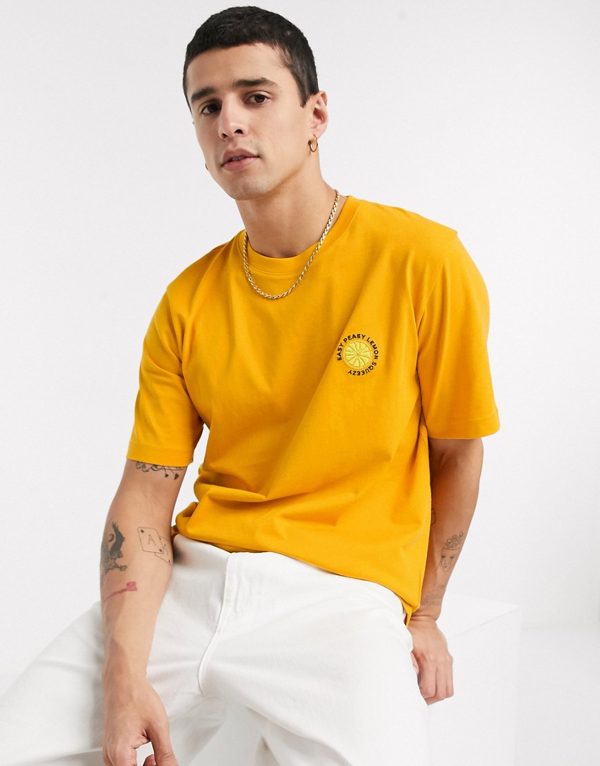 Selected Homme - T-shirt con limone ricamato sul petto e logo-Giallo