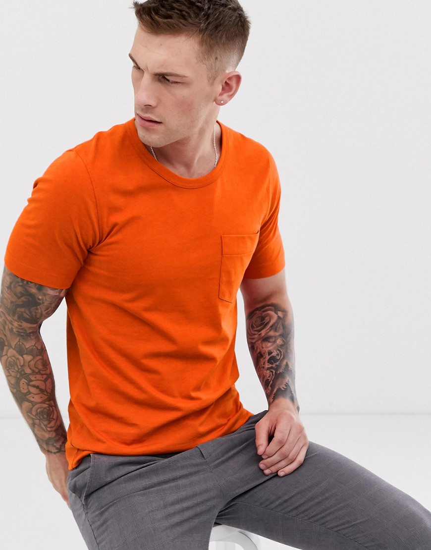 Selected Homme – T-shirt i ekologisk bomull med kantig passform och bröstficka-Orange
