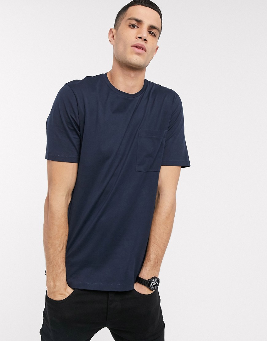Selected Homme - T-shirt oversize in cotone organico blu navy con tasca