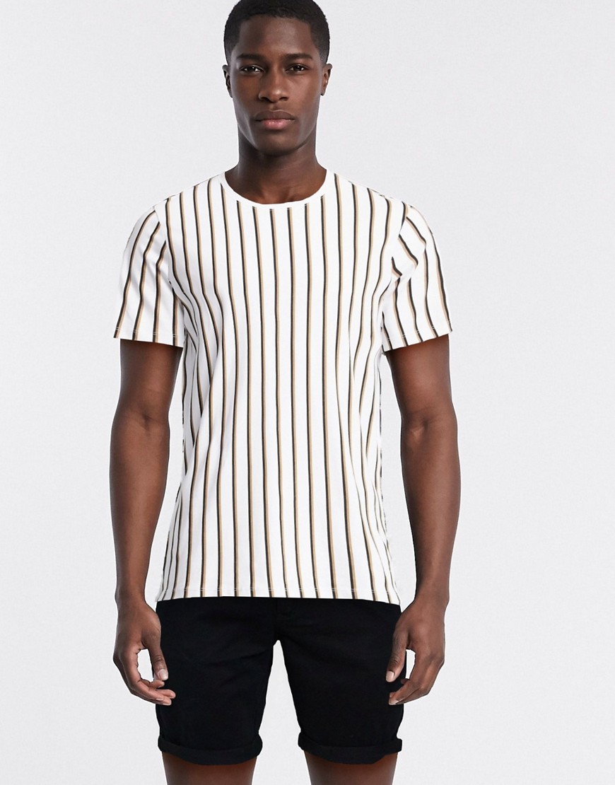 Selected Homme – Vit t-shirt av ekologisk bomull med vertikala ränder
