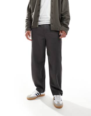 wide fit pleated pants in gray