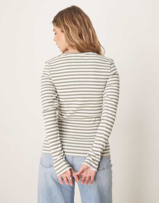 Selected – Langärmliges, geripptes Shirt mit Streifenmuster in Grün und Weiß, 4 von 4
