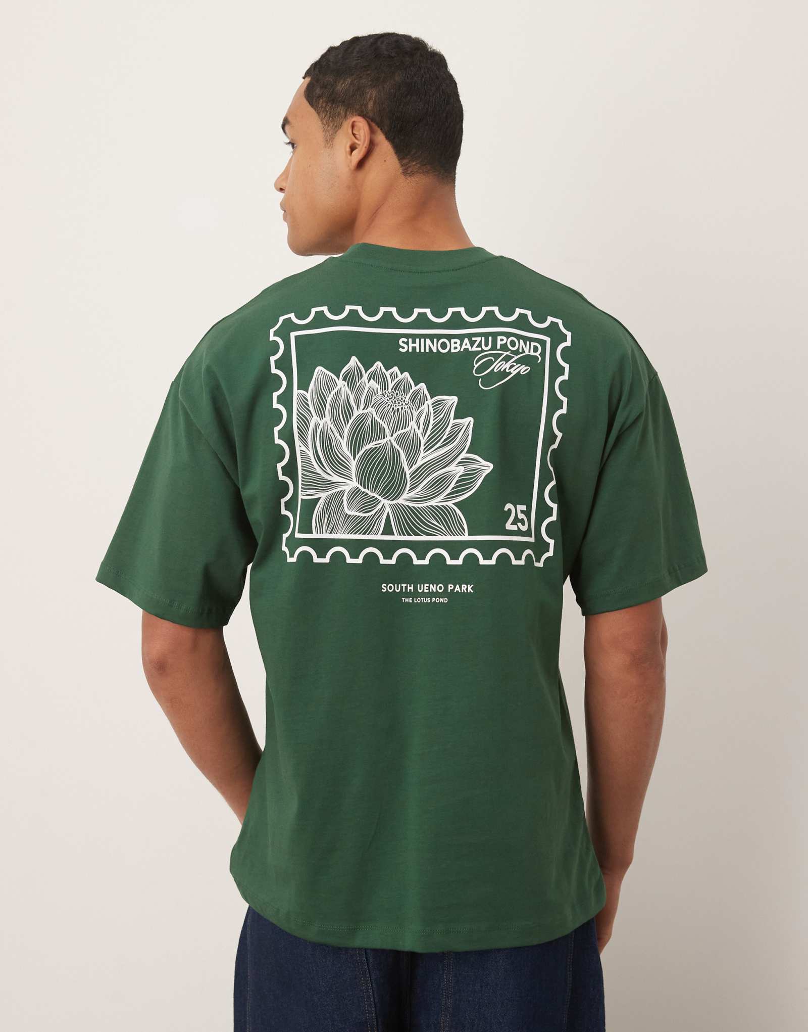 Выбранная футболка оверсайз с принтом Tokyo stamp на спине зеленого цвета