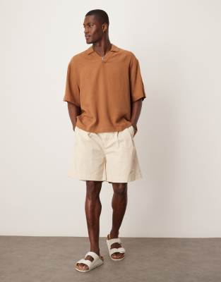 Selected Selected pleat chino shorts in beige-Neutral