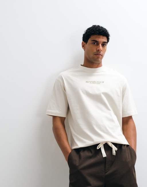 Selected schweres T-Shirt in Boxy-Passform mit grünem Tennis-Club-Backprint in Cremeweiß, 2 von 5
