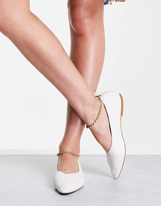 Senso Aubree II flat shoes with chain ankle detail in white