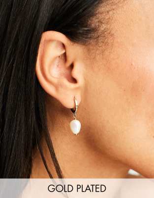 Seol + Gold 18kt gold vermeil baroque pearl hoop earrings