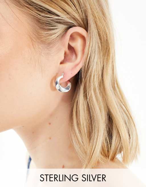 Seol + Gold - Asymmetrische gedraaide oorringen van sterling zilver