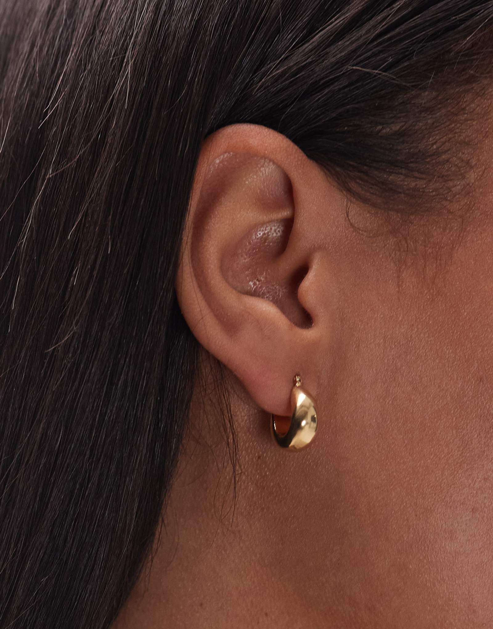 Массивные изогнутые серьги-кольца Seol + Gold из 18-каратного золота vermeil