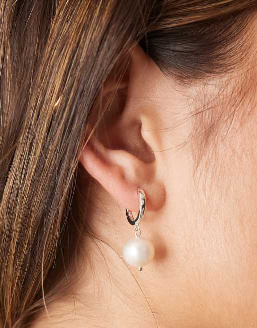 Seol + Gold – Kleine Creolen aus Sterlingsilber mit Perlenanhänger, 3 von 4