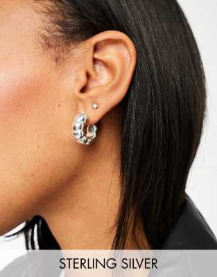 Seol + Gold - Orecchini a cerchio spessi in argento sterling con cuoricini 