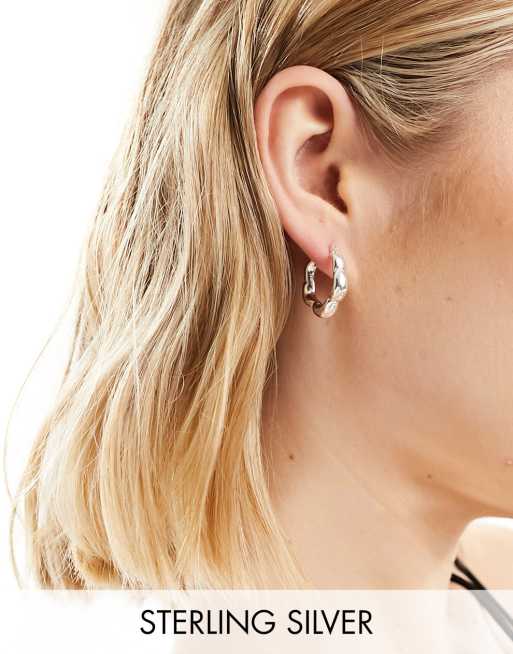 Seol + Gold - Orecchini a cerchio spessi in argento sterling con motivo a fiore