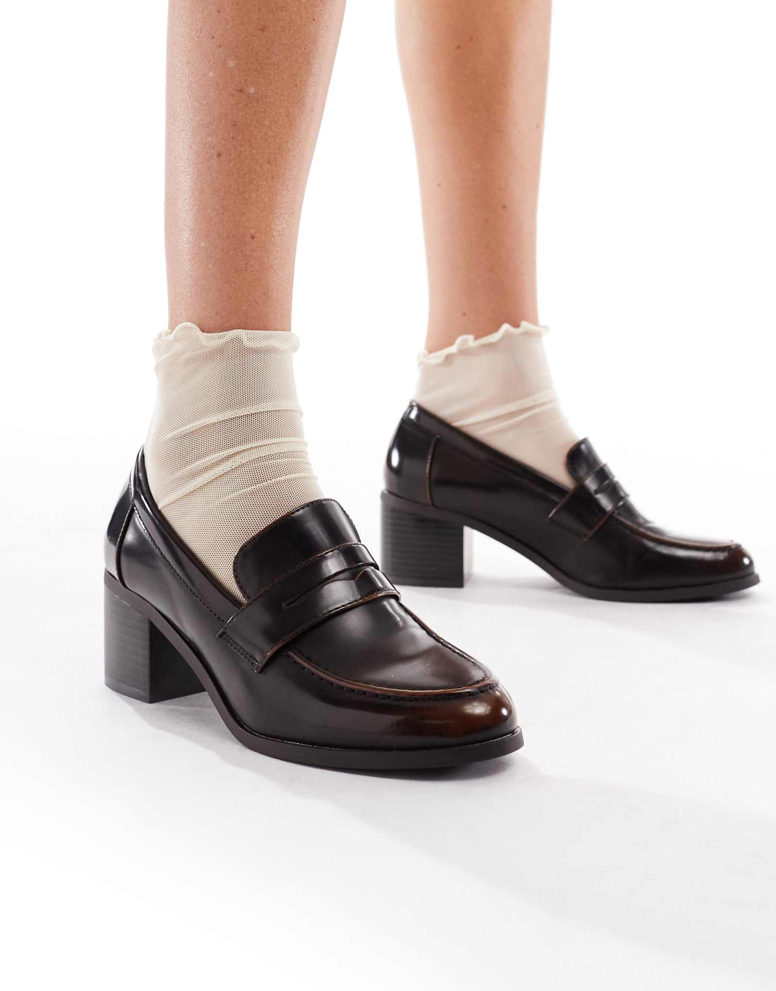 Мокасины SEQWL Antonia на высоком каблуке полированного коричневого цвета