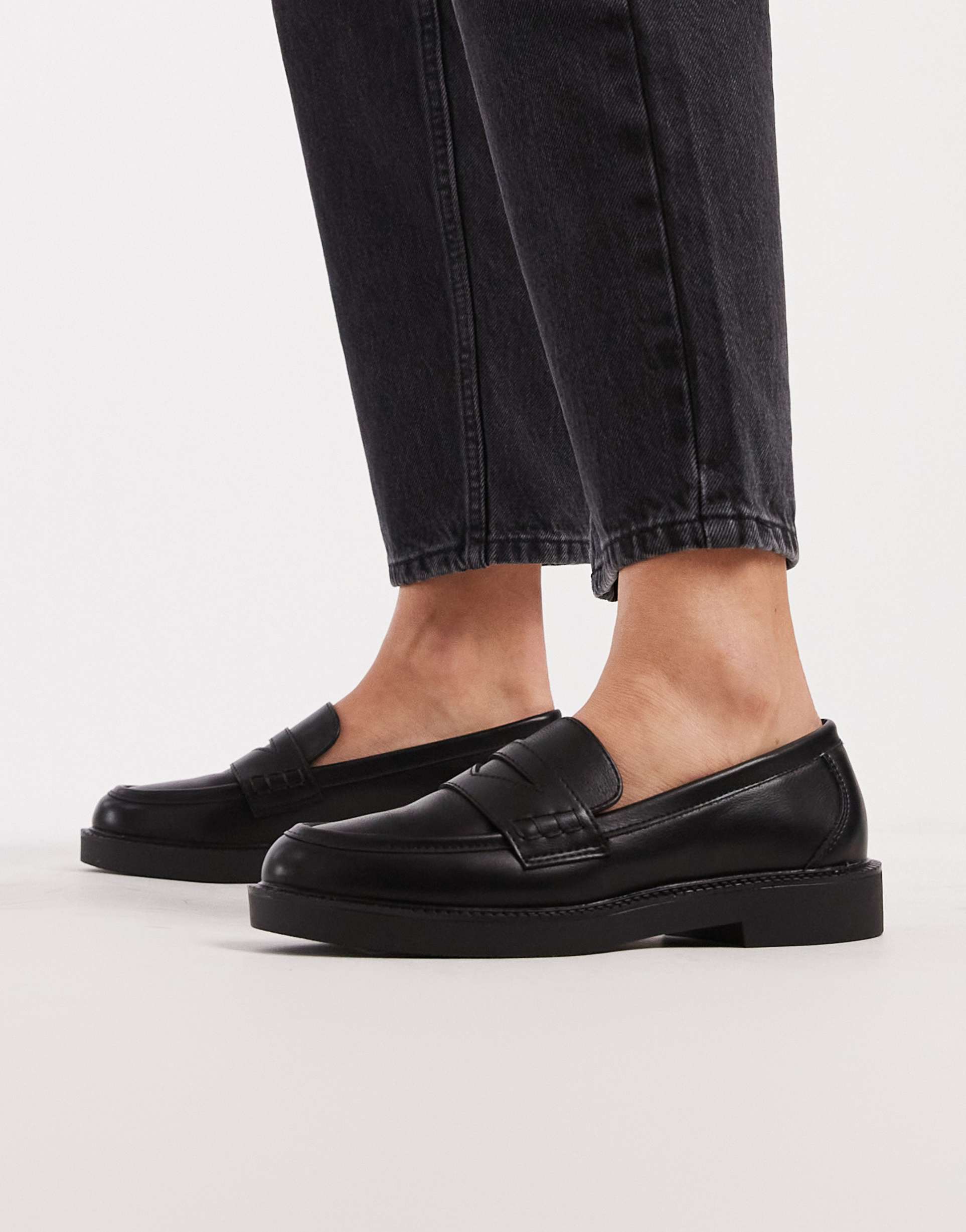 seqwl aperol loafers in black pu