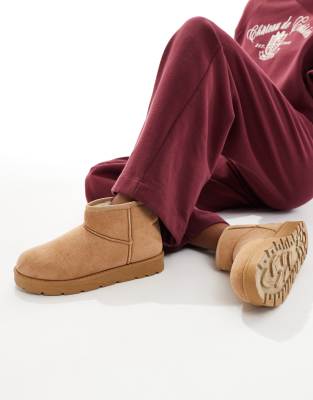 SEQWL - Bequeme Mini- Stiefeletten in Sand mit dicker Sohle-Neutral