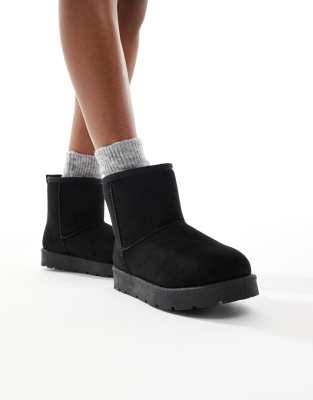 SEQWL - Bequeme Stiefeletten in Schwarz mit dicker Sohle