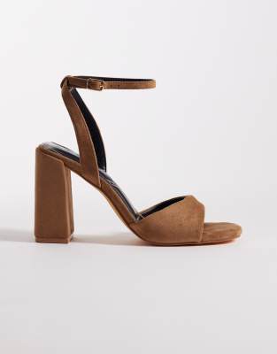  block heeled sandal in taupe micro