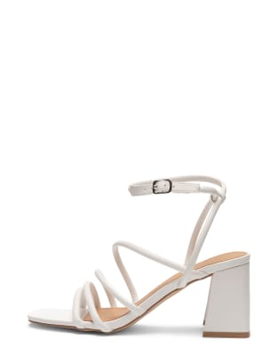  Block heeled sandals with buckle strap 