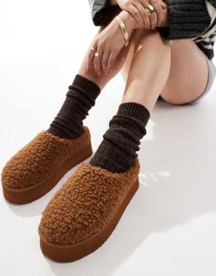 SEQWL – Bruna tofflor med flatformsula i fluffig teddy - view 1