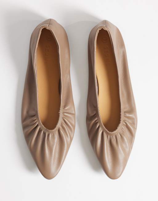 SEQWL Costa pointed ruched ballet flats in taupe, 2 of 4