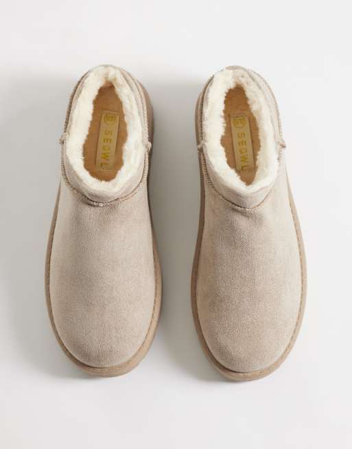 SEQWL cosy micro boots in mushroom, 4 of 4