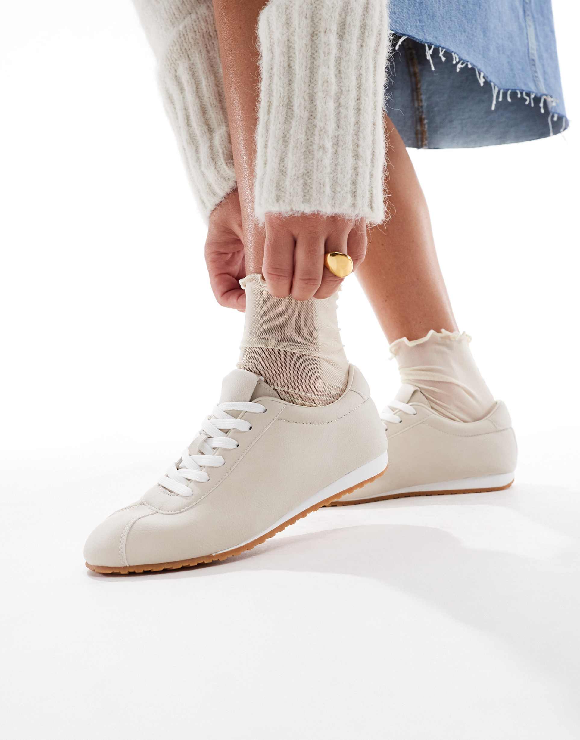 seqwl drifter lace-up gum sole sneakers in beige