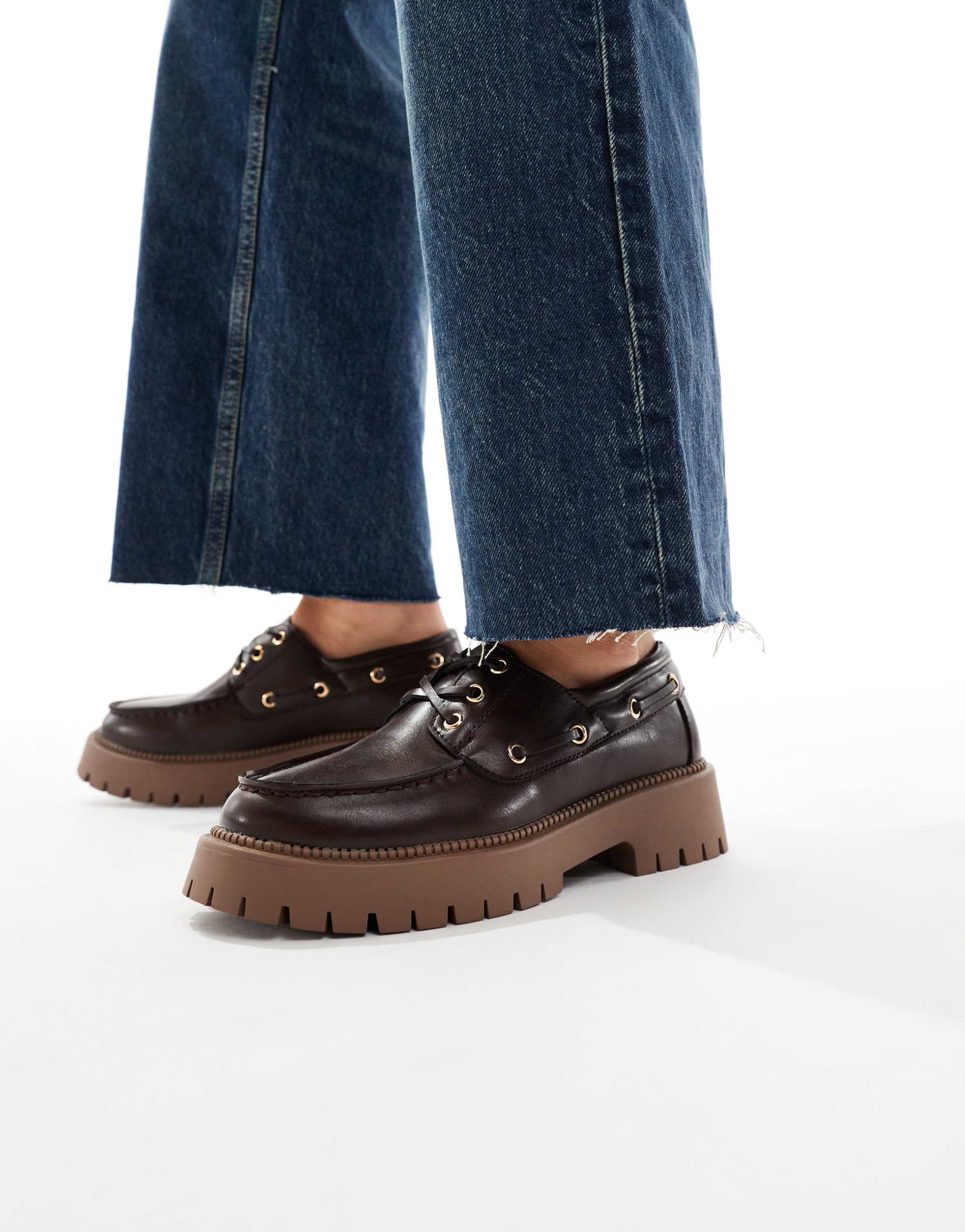 seqwl exton boat shoes with chunky sole in nubuck brown