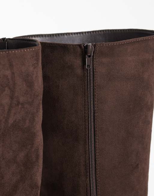 SEQWL - Fisher - Bottes hauteur genou à talon carré en imitation daim - Marron chocolat, 2 de 4