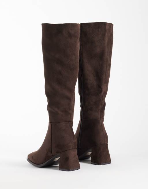 SEQWL – Fisher – Kniehohe Stiefel aus Wildlederimitat in Schokobraun mit Blockabsatz, 4 von 4