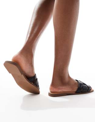 Seqwl Flat Sandals